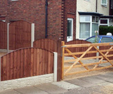 F15 - Convexed Feather Edged Fence Panels + 5 Bar Gate